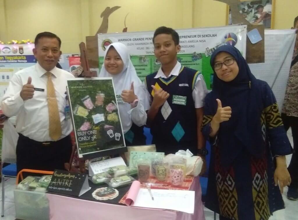 Usaha Makanan Siswa  Antarkan SMPN  1  Kota Magelang  Juara 